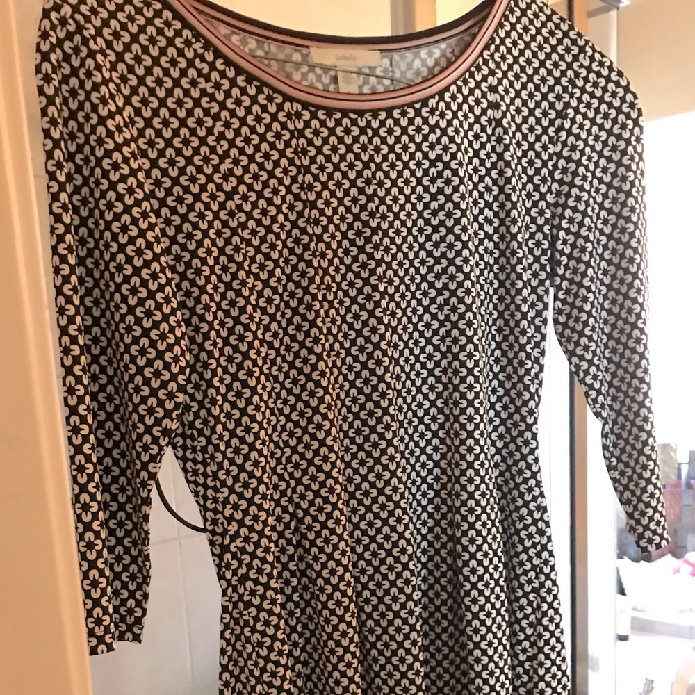 Lark & Ro Black shift dress with  3/4 sleeves - Sz M